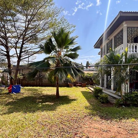 Akogo House - Bnb , Hostel, Backpackers & Volunteer Center Mombasa Exterior photo