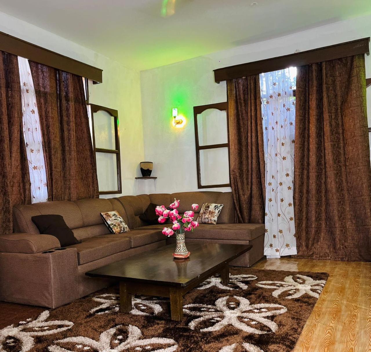 Akogo House - Bnb , Hostel, Backpackers & Volunteer Center Mombasa Exterior photo
