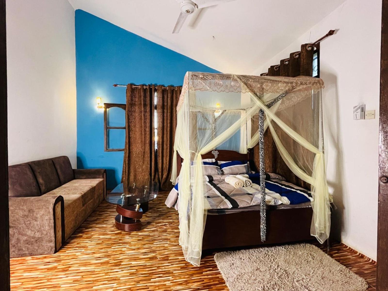 Akogo House - Bnb , Hostel, Backpackers & Volunteer Center Mombasa Exterior photo