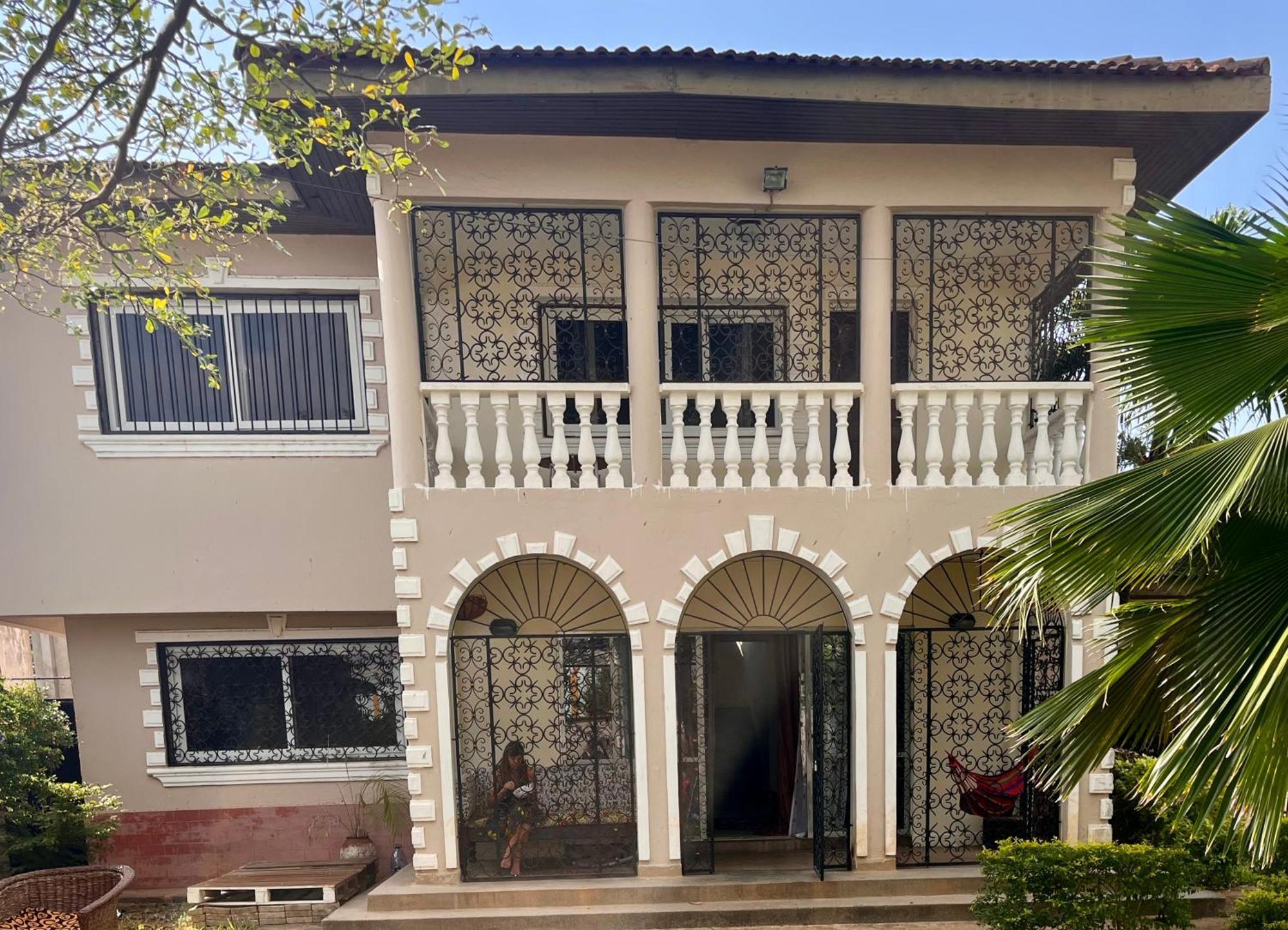 Akogo House - Bnb , Hostel, Backpackers & Volunteer Center Mombasa Exterior photo