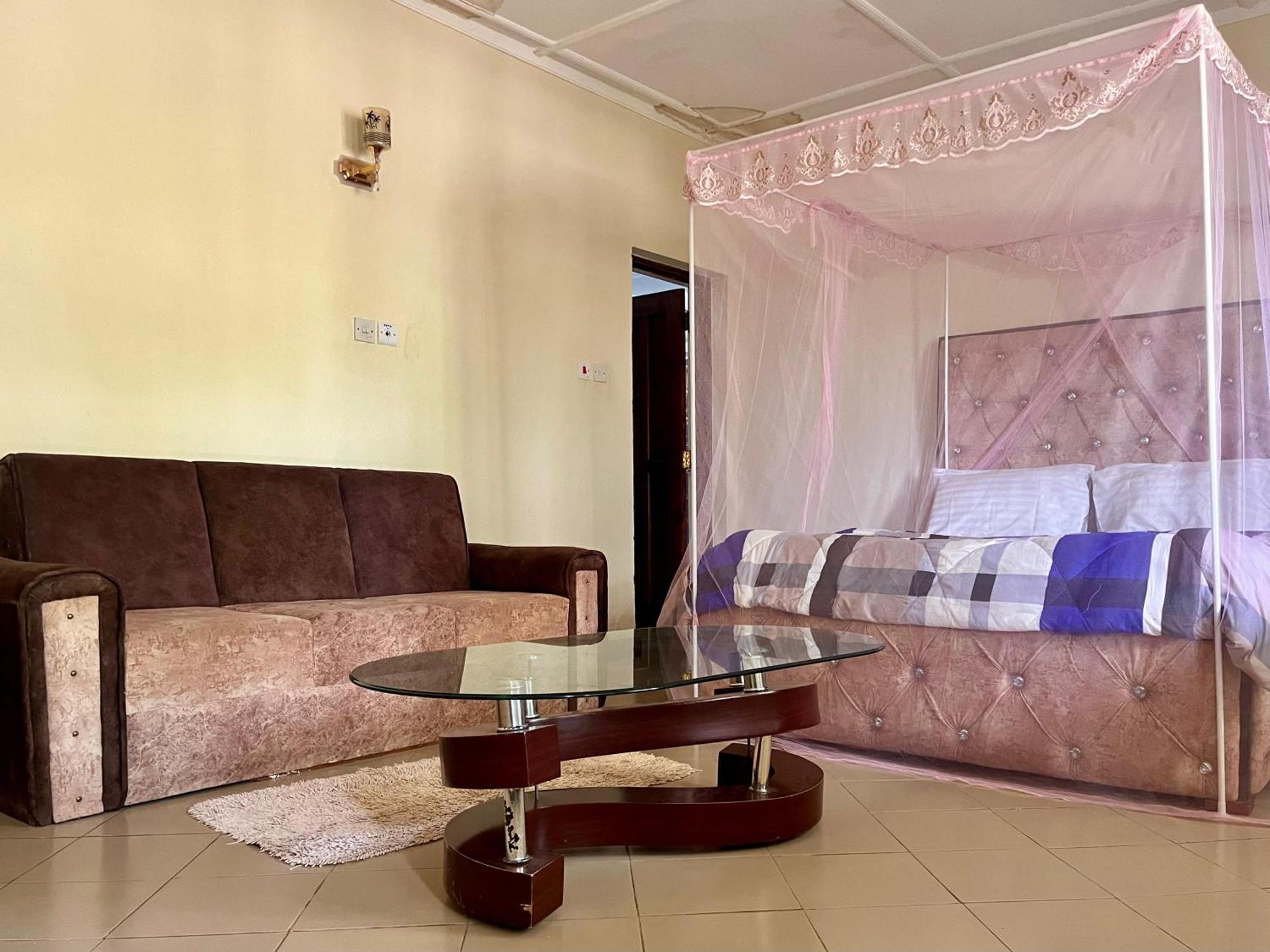 Akogo House - Bnb , Hostel, Backpackers & Volunteer Center Mombasa Exterior photo