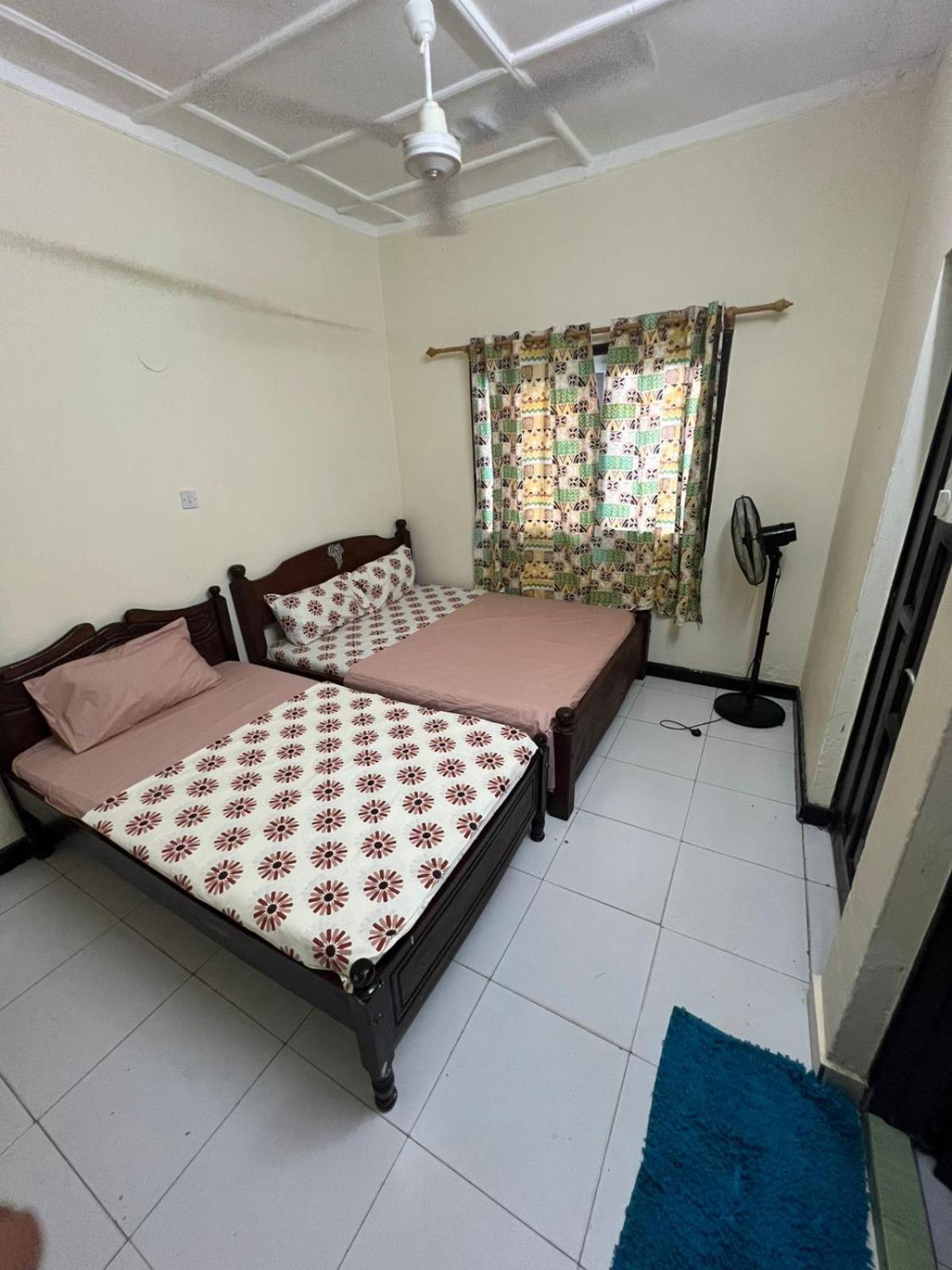 Akogo House - Bnb , Hostel, Backpackers & Volunteer Center Mombasa Exterior photo
